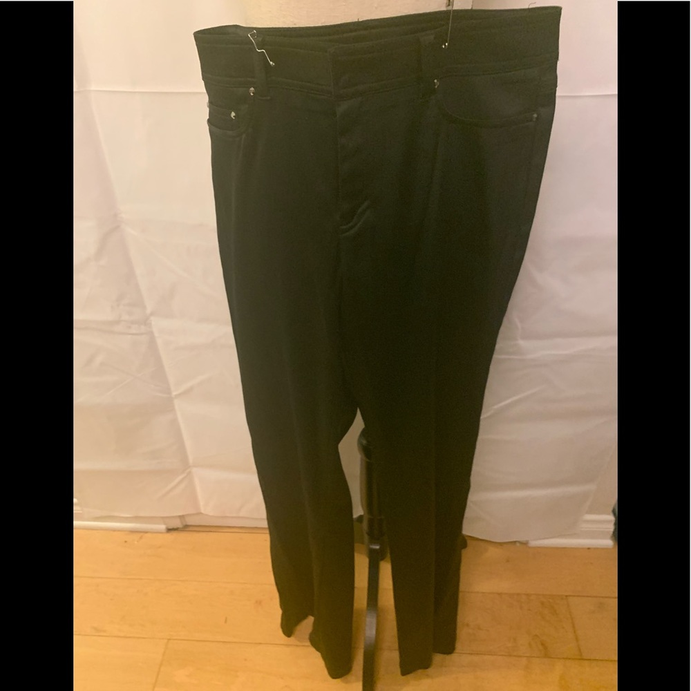 Cache black pants with sheen to them. Super cute! Size 6